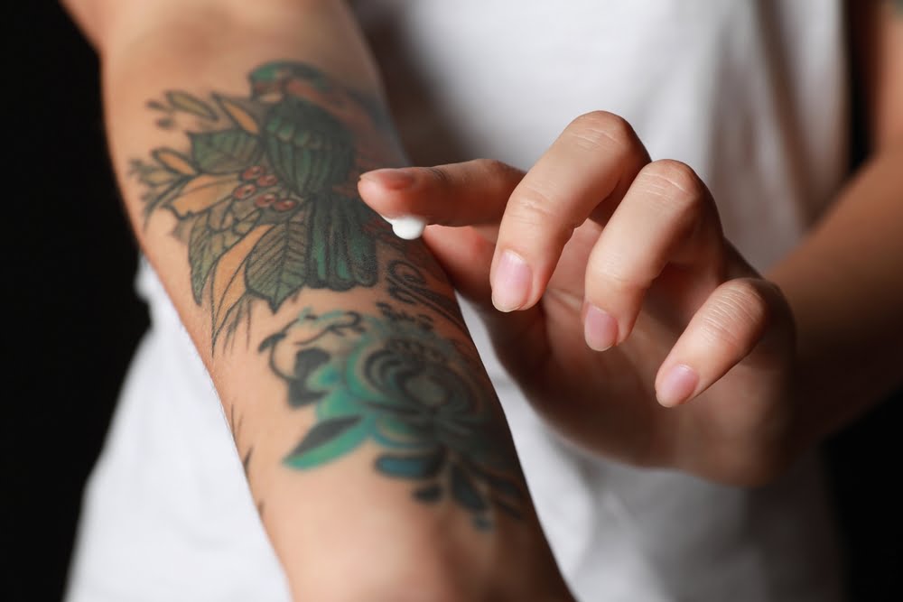 Как правильно ухаживать за тату, чтобы оно быстро зажило и было красивым: объясняет мастер